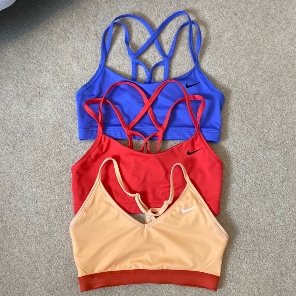 Nike sports bras size medium